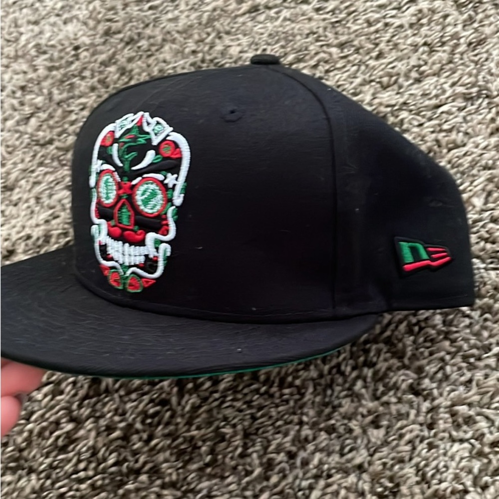 9FIFTY NE Skull Hat Red, White and Green details